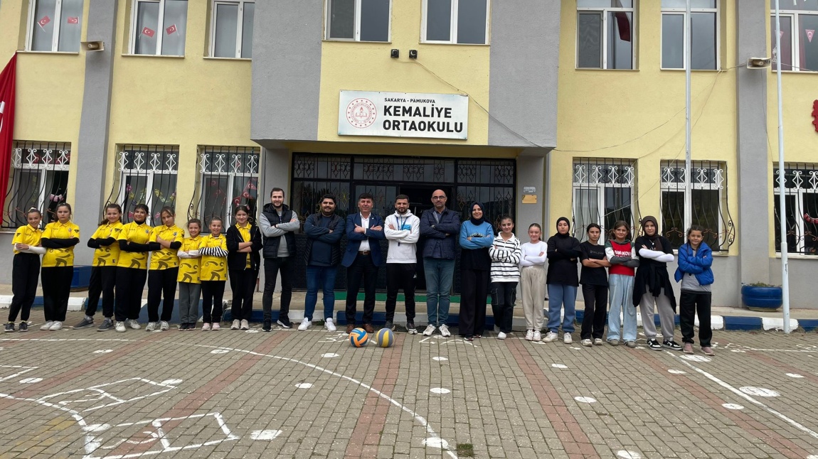 PINARLIBACI ORTAOKULU İLE VOLEYBOL MAÇI YAPILDI