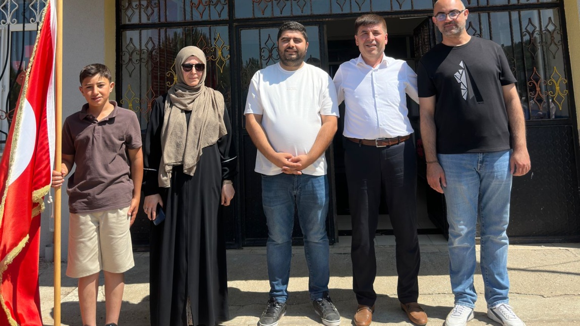 OKULUMUZDAN AYRILAN ÖĞRETMENLERE VEDA